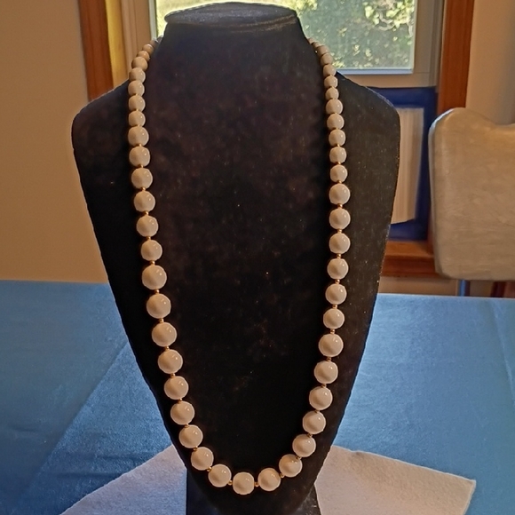 Monet Elegant White/Gold Graduated Bead Necklace Chic - Picture 1 of 6